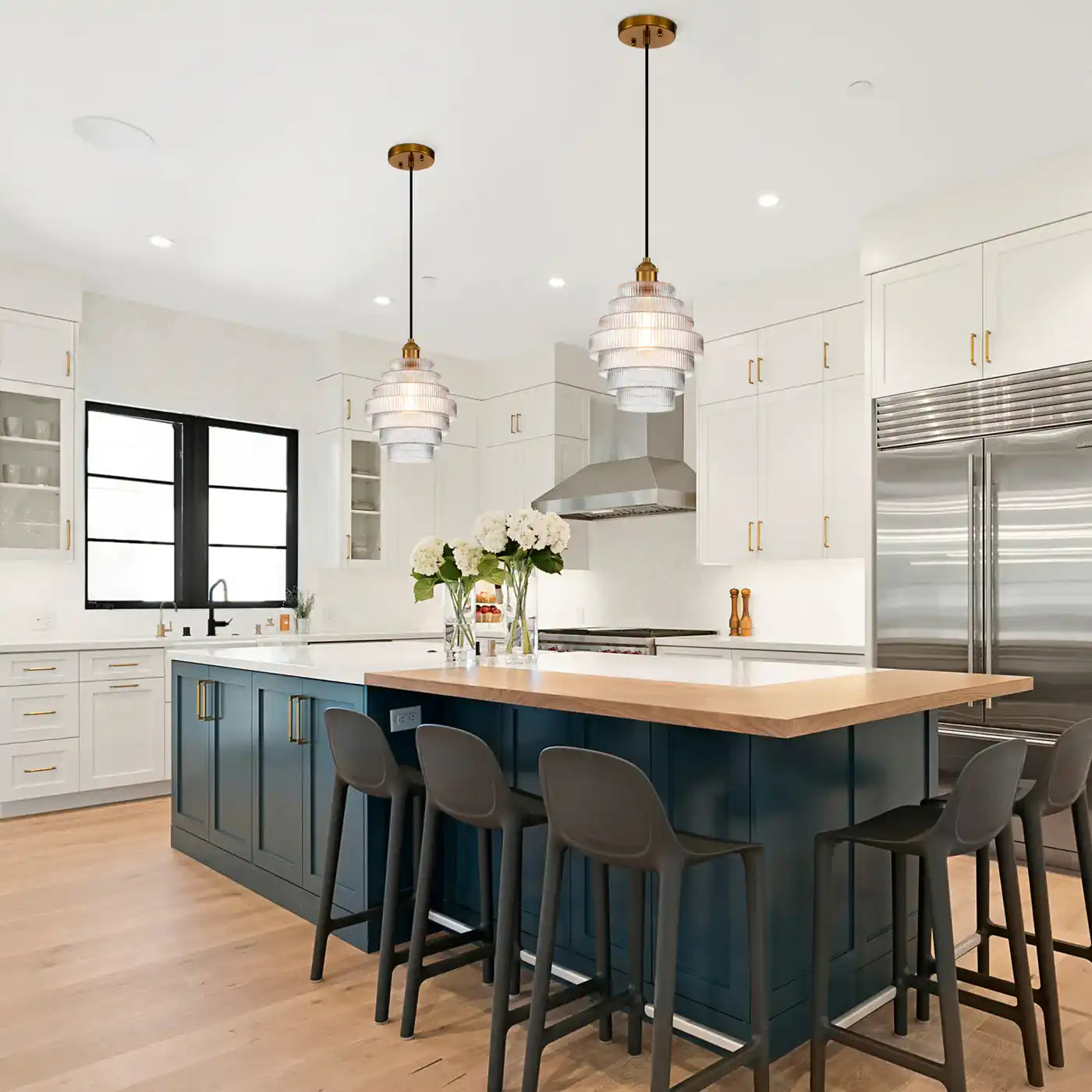 Elegant Brass Pendant Light – Warm Antique Ceiling Fixture for Home