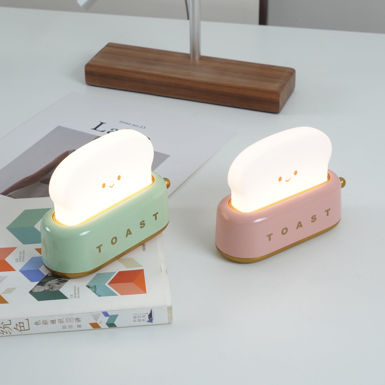 Charming Toaster Table Lamp (built-in battery)