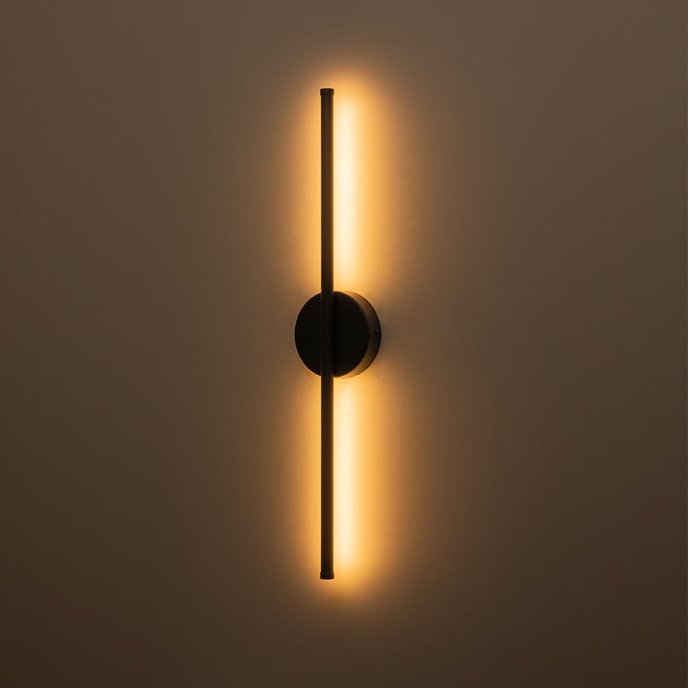 Elegant LED Wall Sconce – Warm White Linear Light for Modern Interiors