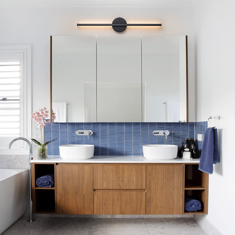 Elegant LED Wall Sconce – Warm White Linear Light for Modern Interiors